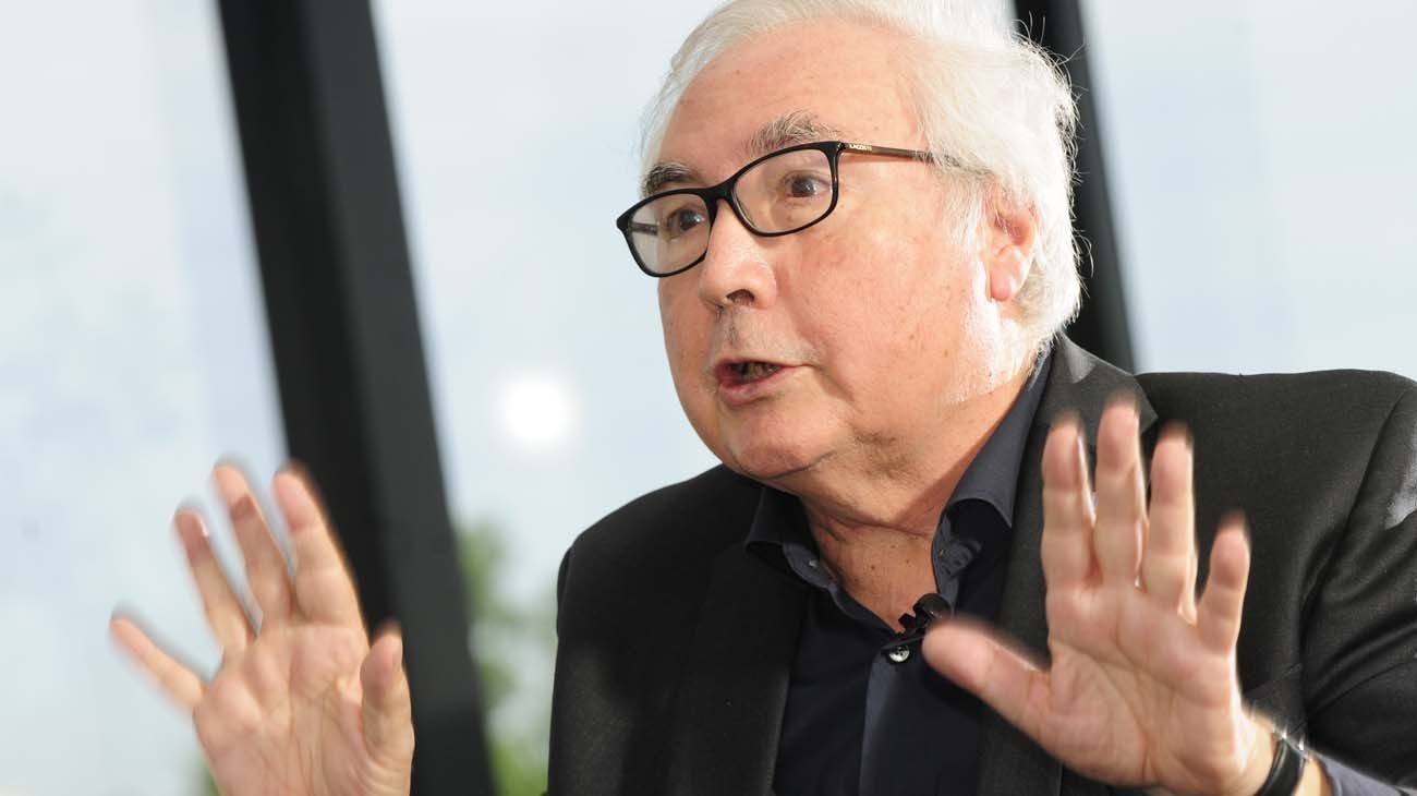 Manuel Castells, en la entrevista con Jorge Fontevecchia.