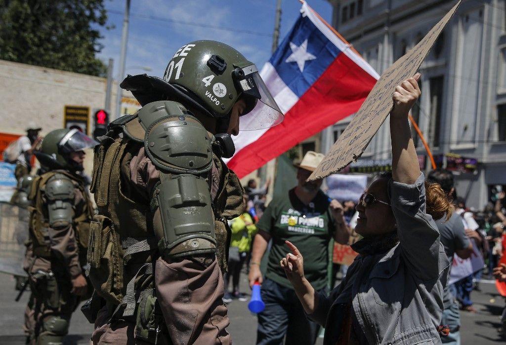 La gente empezó a salir a las calles en Latinoamérica contra la desigualdad y la corrupción.