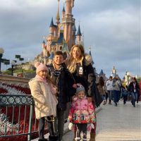 El álbum de fotos del viaje a Disneyland París de Eva Anderson y su familia