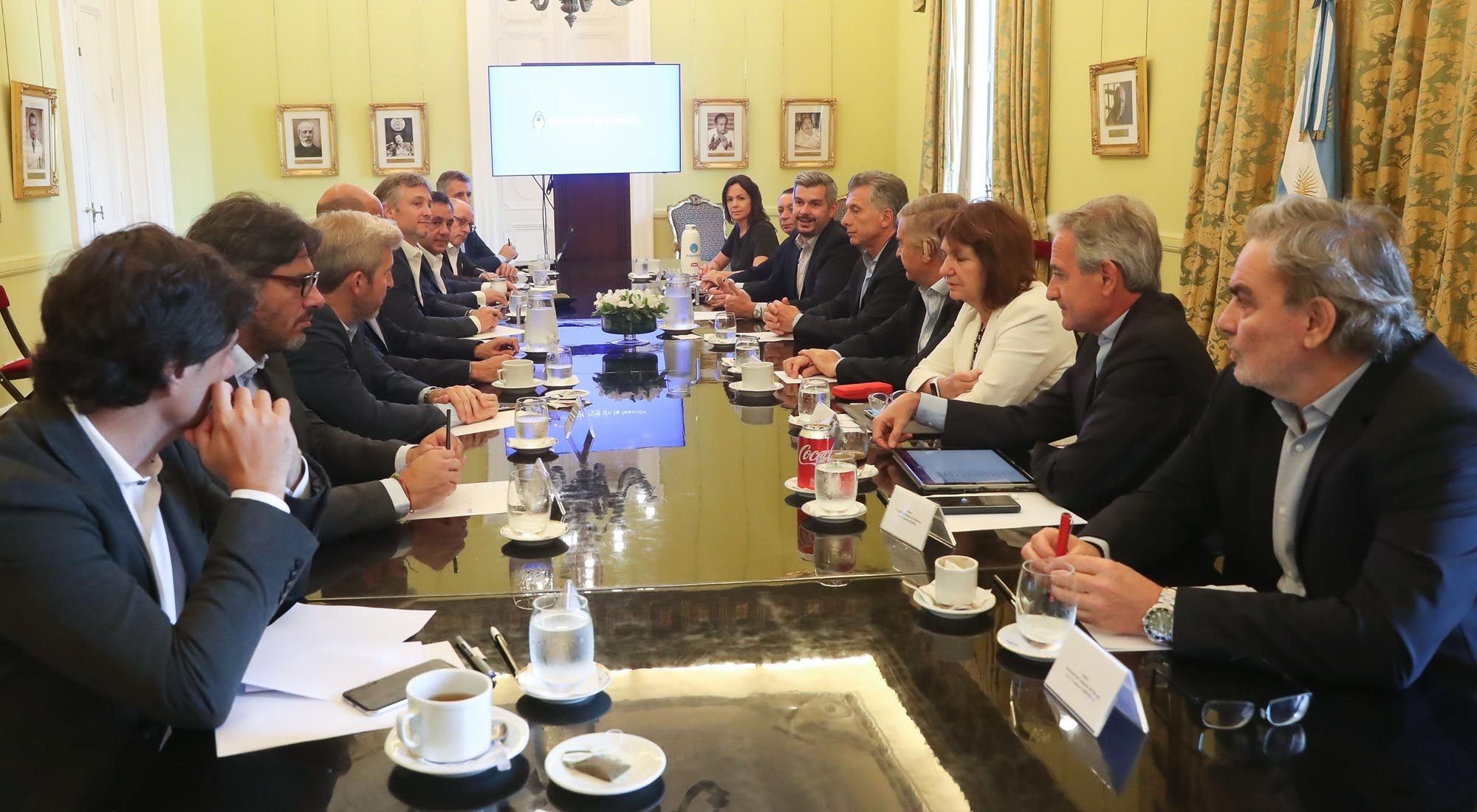 El Gobierno afirmó que se estancó la transición con el equipo de Alberto Fernández