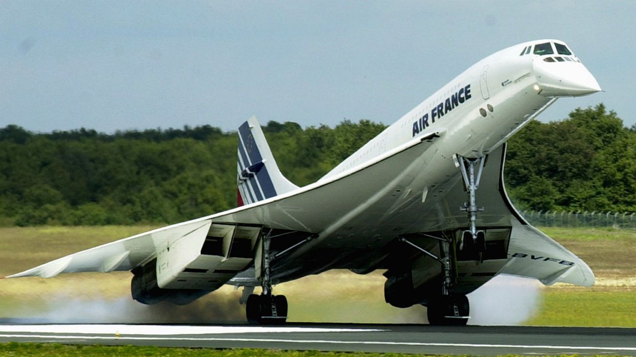 Su primer vuelo transatlántico fue el 22/11/1977