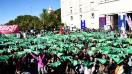 Aborto legal. Así se considera en los casos en los que el embarazo representa un peligro para la vida o la salud de la mujer, o si proviene de una violación.