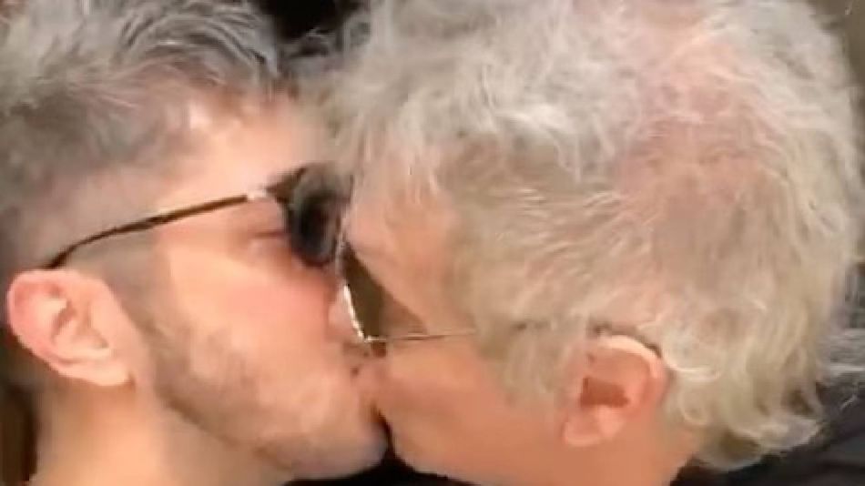 El tremendo beso entre Jey Mammon y Beto Casella
