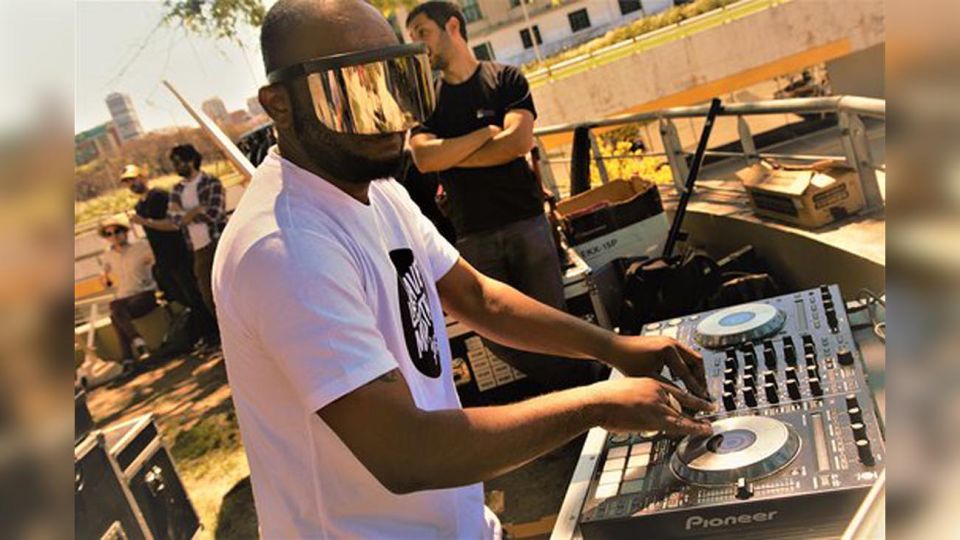 Dj NoNamz.