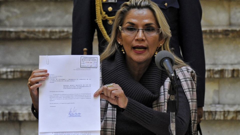 Jeanine Áñez en conferencia de prensa.