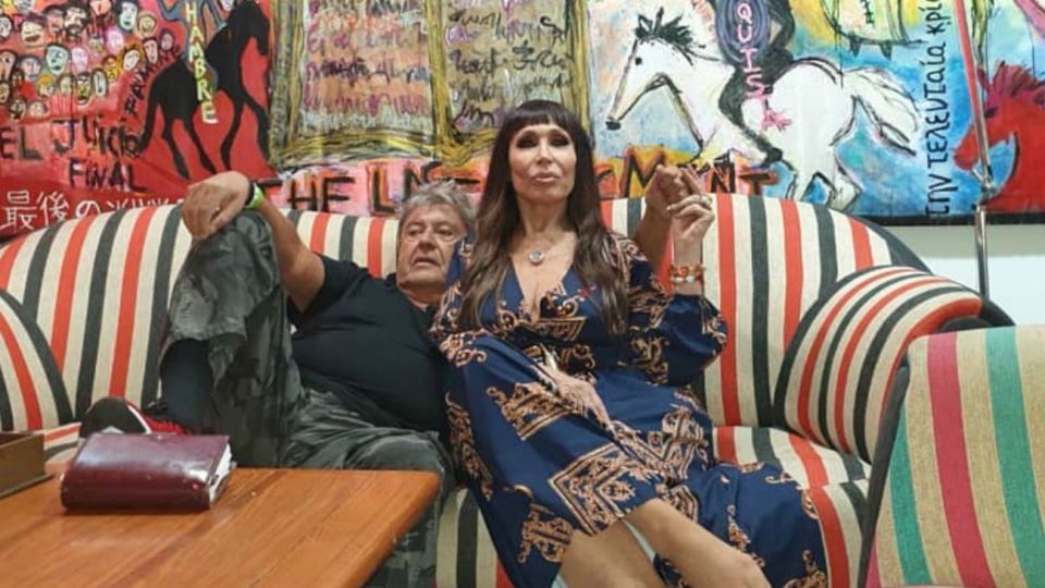 Moria con su pareja