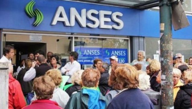 Jubilados en el Anses