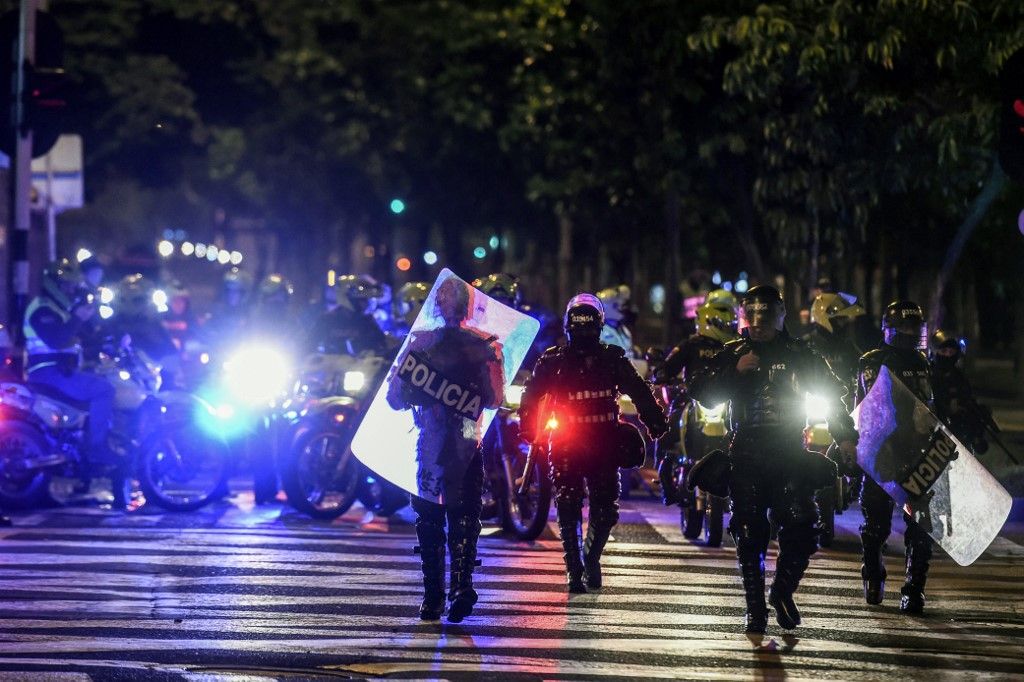 Según los datos de la Policía, por el momento son 79 los heridos -42 civiles y 37 policías- y 36 los detenidos en el marco de las protestas, que tienen como principales puntos el deterioro de las pensiones y los salarios, el incumplimiento de los acuerdos con los estudiantes.