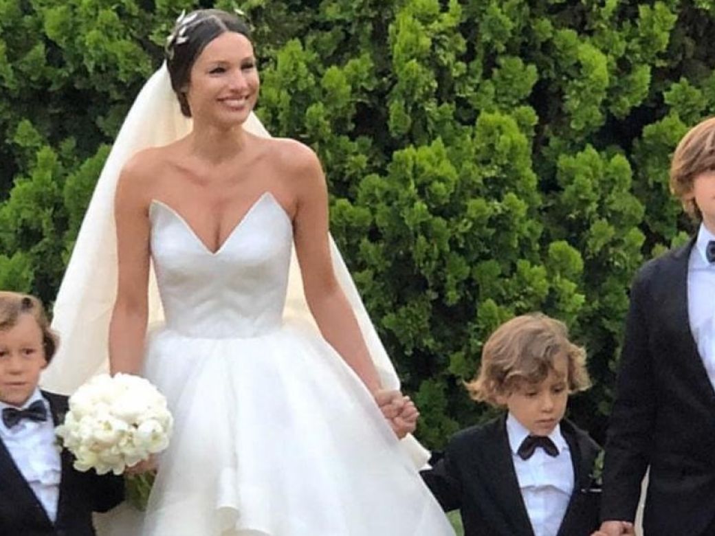 Cuál es mejor? Así fueron los vestidos de Pampita en sus bodas - Diario El  Sol. Mendoza, Argentina.