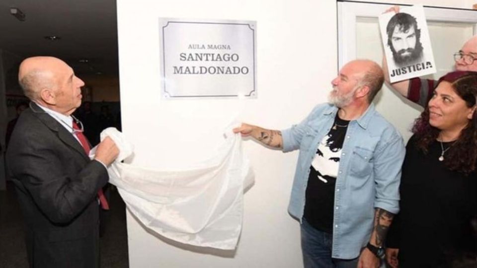 homenaje santiago maldonado placa 22112019
