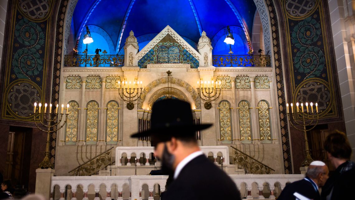 A rabbi arrives at the synagogue Rykestrasse in the district Prenzlauer Berg in Berlin.