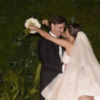 Pampita y Roberto García Moritán besándose.