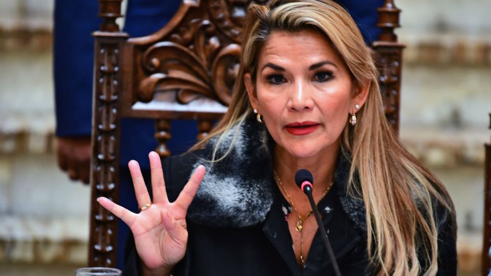 Presidenta de facto. Añez busca un reconocimiento formal, pero Alberto se niega a recibirla.