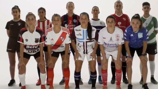 Las futbolistas de todos los clubes del torneo de primera protagonizaron la campaña.
