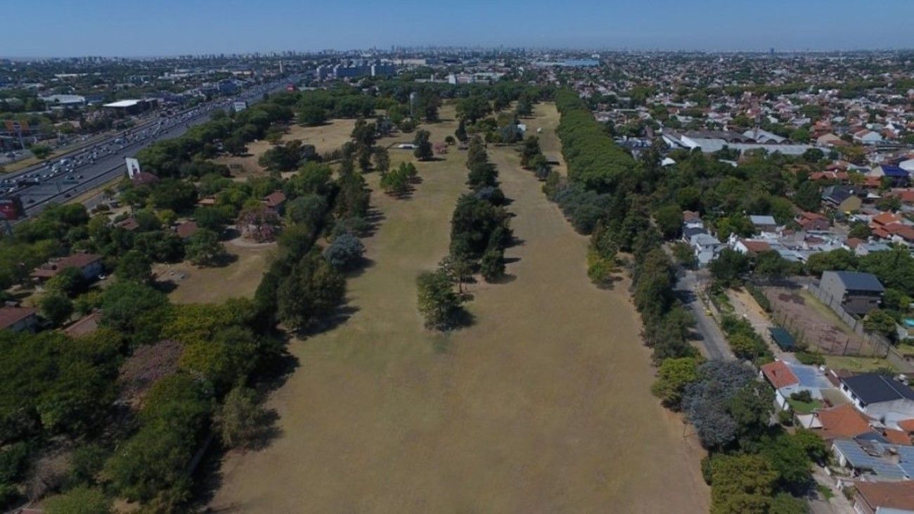 Es un espacio verde único de 22 hectáreas, en Fondo de la Legua y Panamericana. El predio que pertenecía a la armada será administrado por el Municipio. Cientos de familias se acercaron a la fiesta de apertura que se organizó para todos los vecinos.