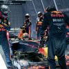 El equipo de Fórmula 1 Red Bull Racing cambió neumáticos a bordo de un avión.