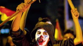 bolivia. Manifestantes caracterizados como "El Guasón" en la revuelta contra Evo Morales que terminó en golpe de Estado.