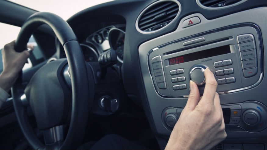 Radio en el coche, una historia de compañía
