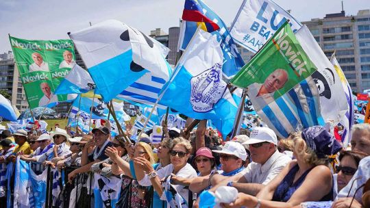 Fervor. Sus partidarios debieron esperar varios días para festejar la victoria.