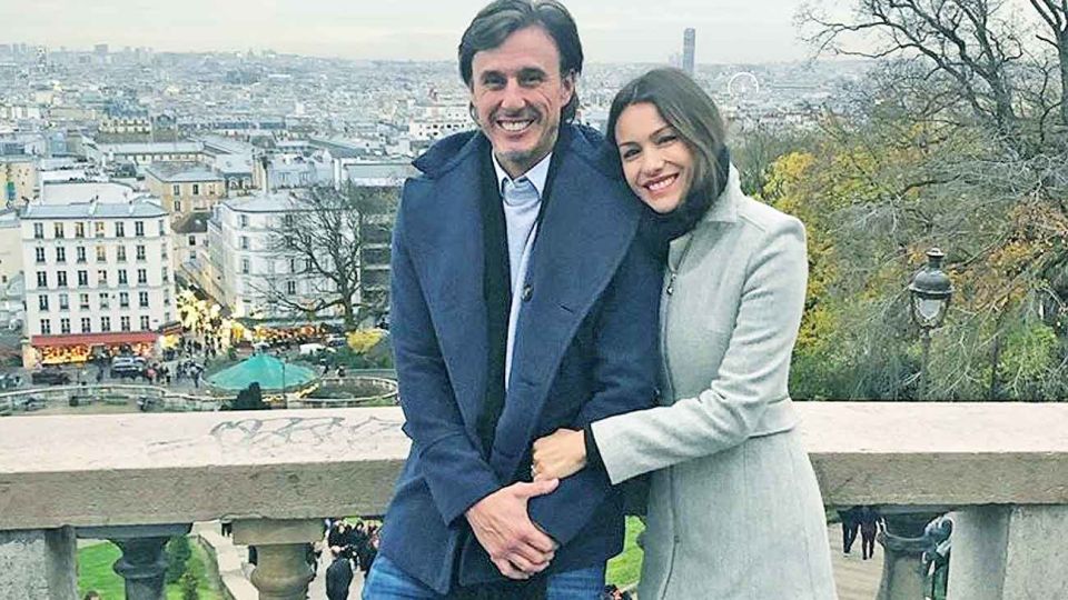 Momentos. La pareja en la explanada de Sacre Coeur.