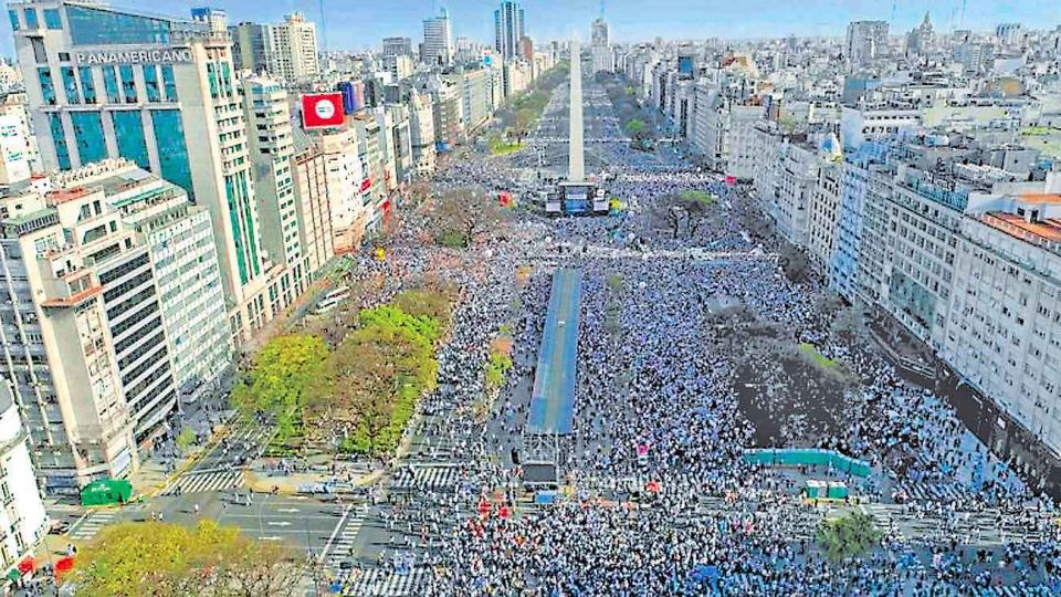 Si, se puede. El acto del Obelisco fue una autoconvocatoria de la gente que le dio vida a una campaña hasta entonces sin fuerza.