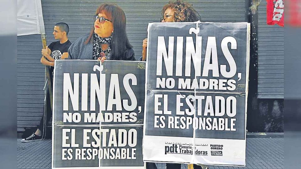 20191201_ninas_madres_cartel_cedoc_g.jpg