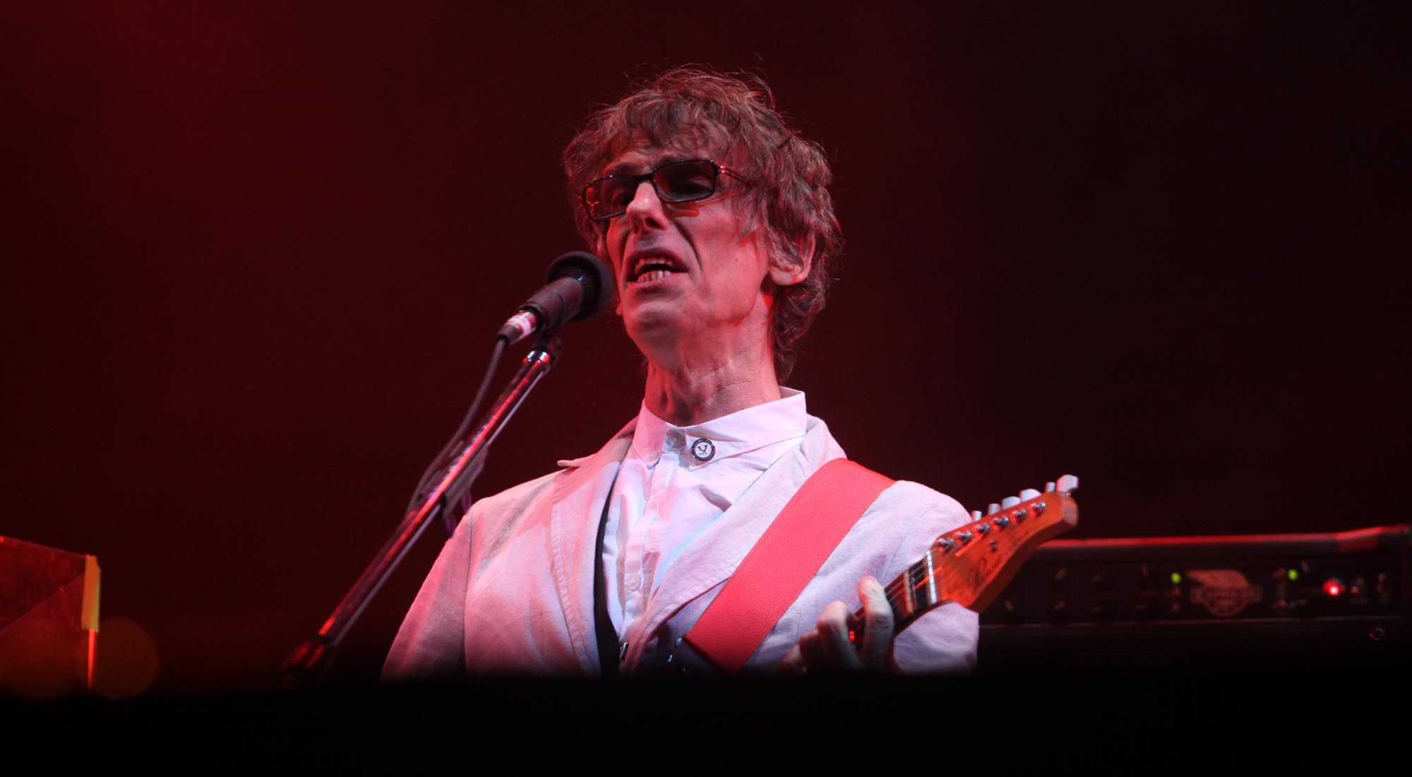 En un mega recital de todas sus bandas Luís Alberto Spinetta dió un súper concierto de alrededor de las 5 horas de duración.