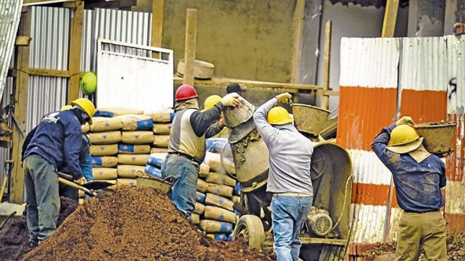 La inflación sigue castigando los salarios de los trabajadores.