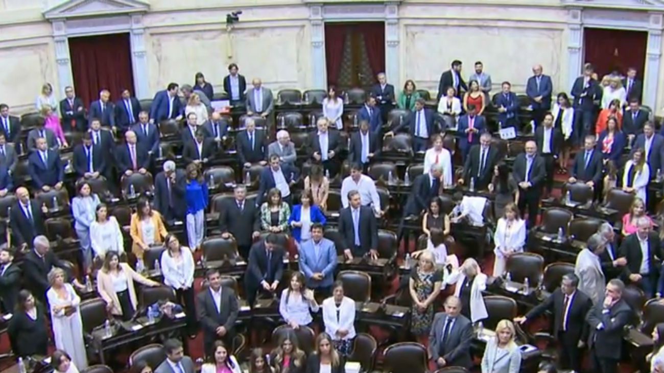 Los diputados se encuentran en el recinto para la jura.