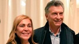 Beatriz Avila, junto al presidente Mauricio Macri en una foto de la campaña electoral oficialista.