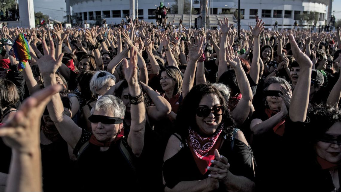Thousands of women perform in Santiago LasTesis protest 