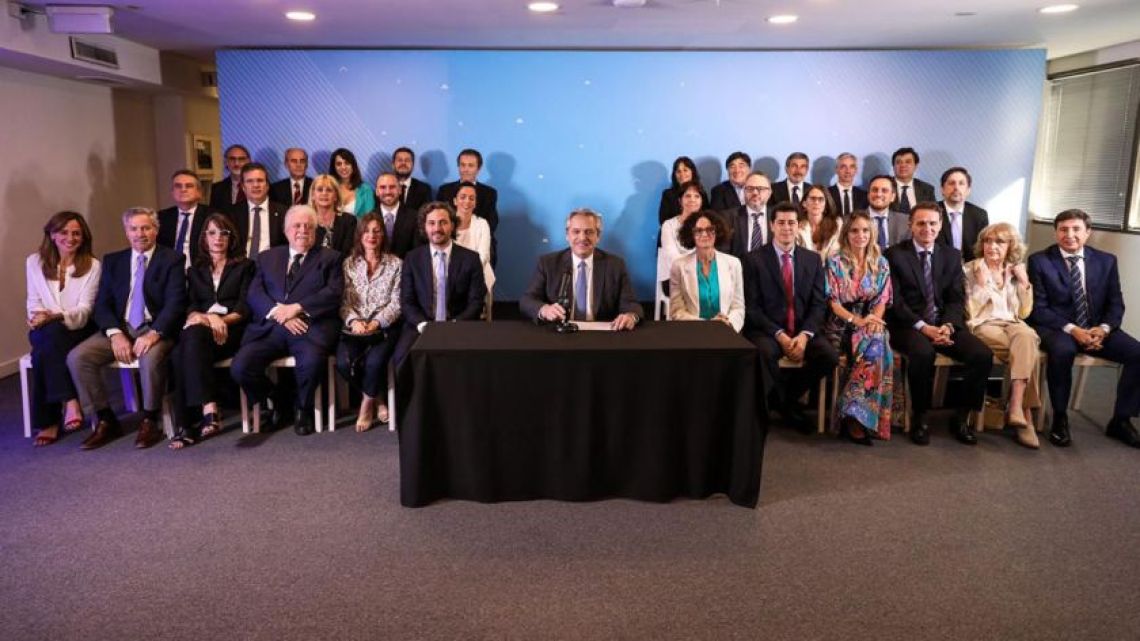 Alberto Fernández and his new Cabinet. 