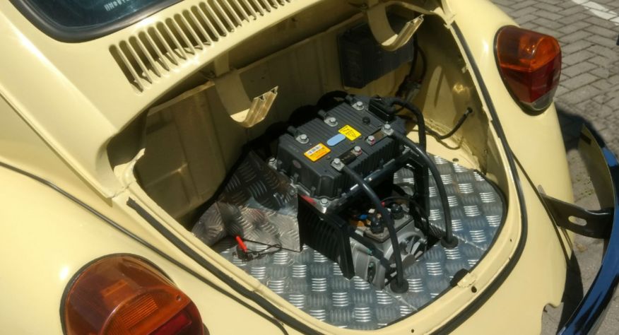 Convertir un auto a eléctrico en Argentina cuesta 8.000 dólares