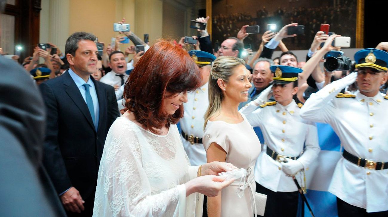 Cristina y Sergio Massa, durante la jornada ante la Asamblea.