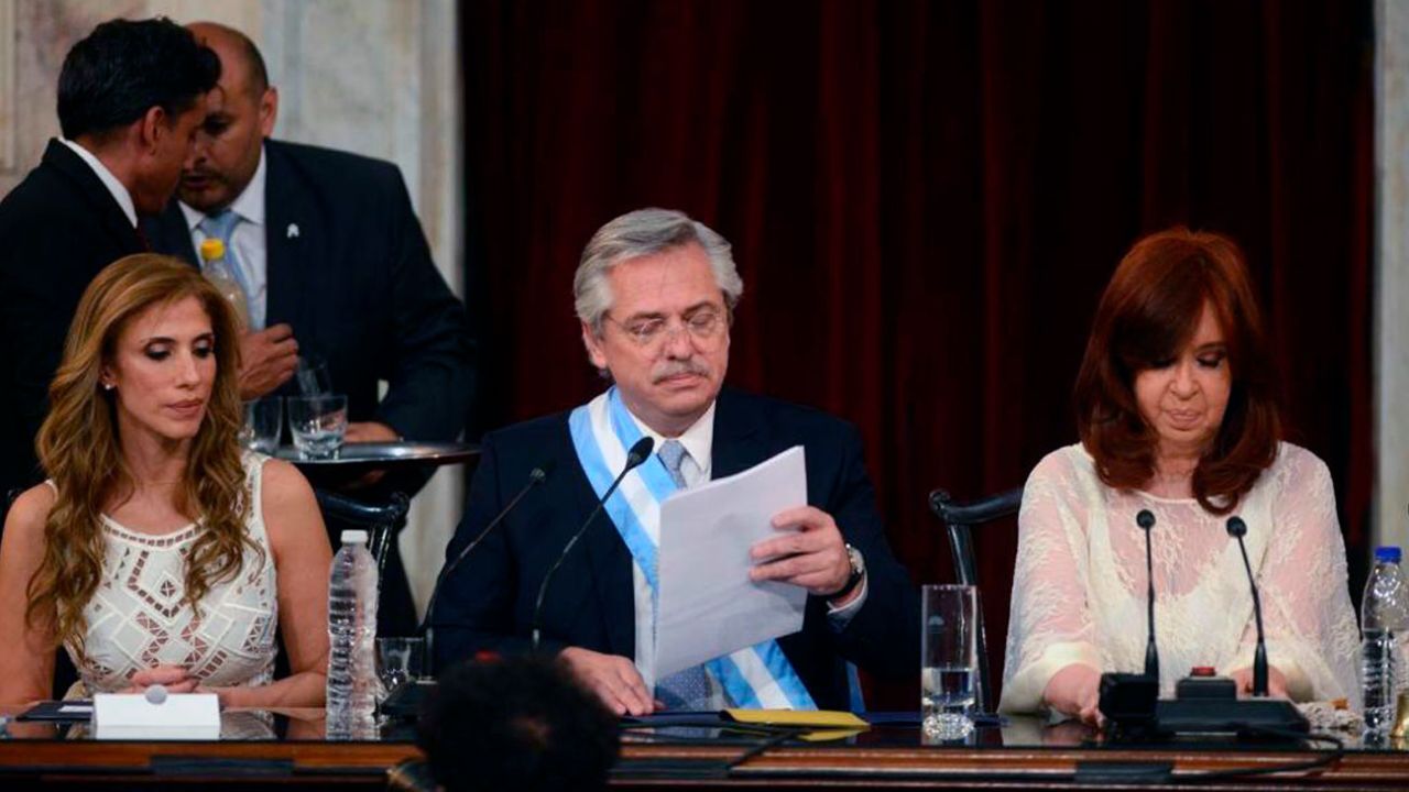 Alberto Fernández y Cristina Kirchner en pleno discurso de asunción | Foto:Pablo Cuarterolo