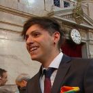 Estanislao Fernández: elegante look y guiño a la comunidad LGBT