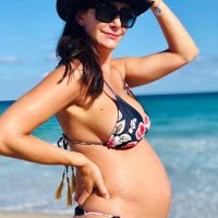 Luciana Aymar en la playa