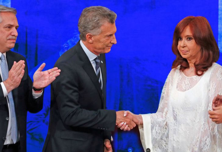 frio-saludo-de-macri-a-cristina-con-alberto-detras-817064