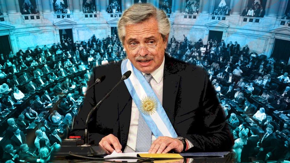 Alberto Fernández pronuncia su discurso.