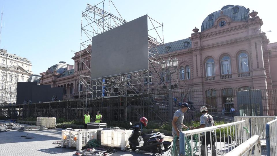 Preparativos en Plaza de Mayo