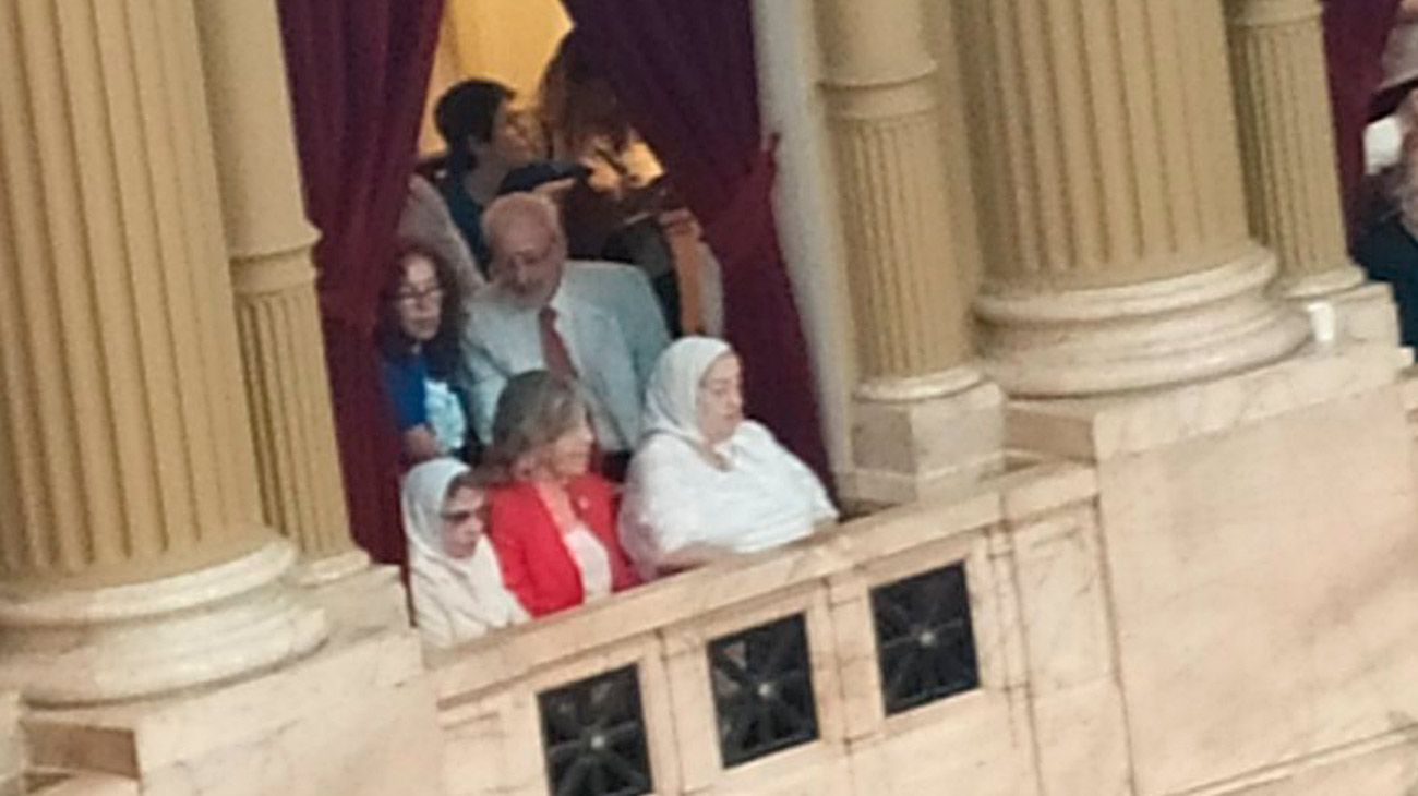 Horacio Verbitsky, Hebe de Bonafini y Taty Almeida en la asunción de Alberto Fernández.