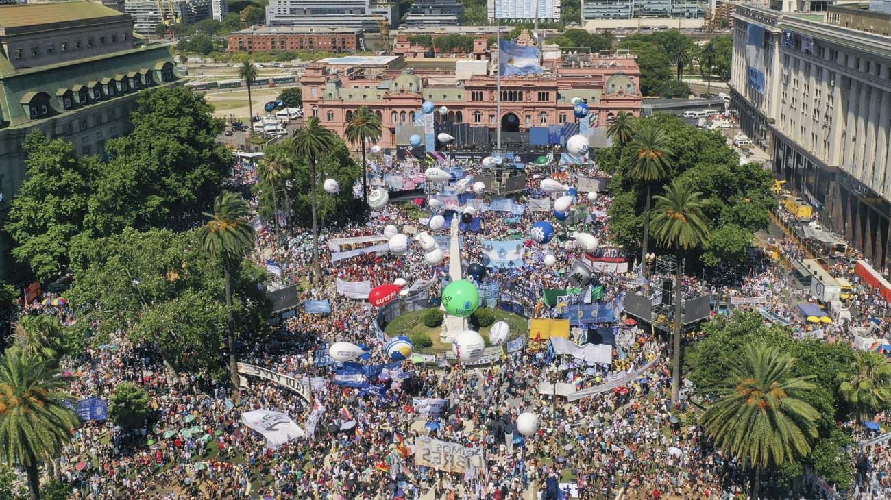 Vista aerea Festejo Asuncion Alberto Fernandez en Plaza de Mayo