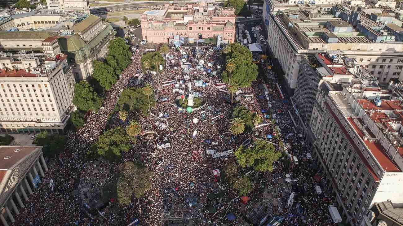 Vista aerea Festejo en Plaza de Mayo