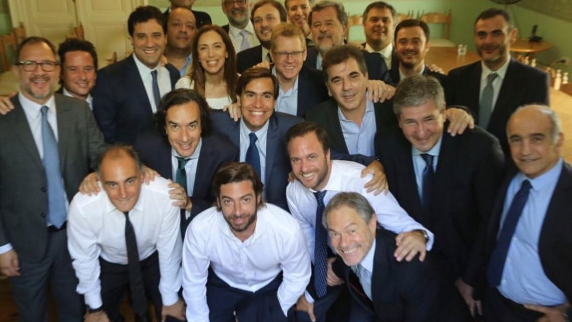 Vidal y sus ministros en la asunción de Kicillof. | Foto:Instagram