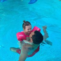 Mariano Martínez con Alma en la pile