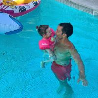 Mariano Martínez con Alma en la pile