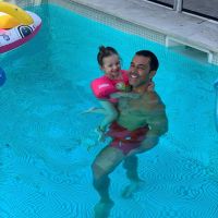 Mariano Martínez con Alma en la pile
