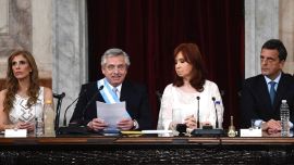 Alberto Fernández y Cristina Kirchner durante el discurso de asunción