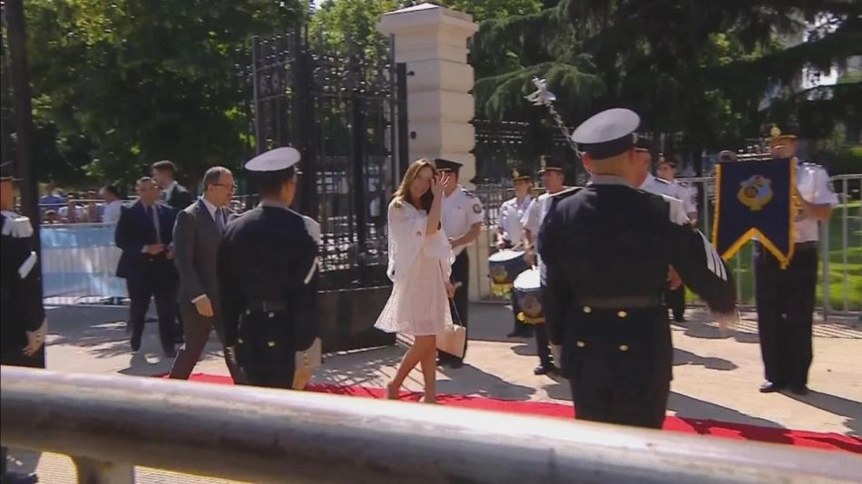 Todos los detalles del look de la Ex Goberbadora, María Eugenia Vidal en la asunción de Kicillof