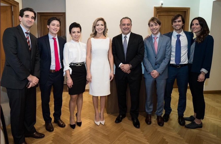 En Roma, en su primera visita oficial como Primera Dama, Fabiola Yáñez con la representación argentina ante FAO/FIDA/PMA.